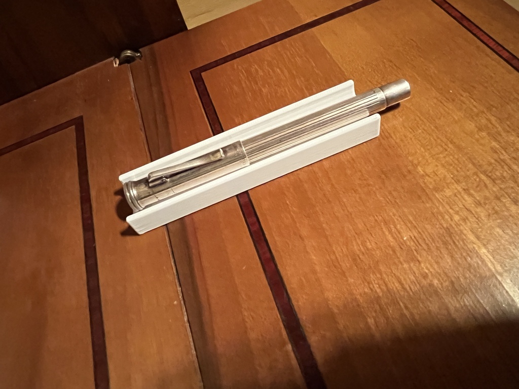 万年筆を落として破壊しないためのペンレスト