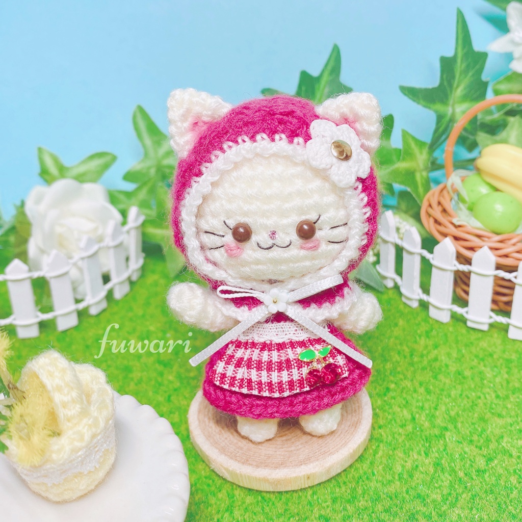 11/19(土)21時から販売🐱赤頭巾ケープを着た白猫ちゃん