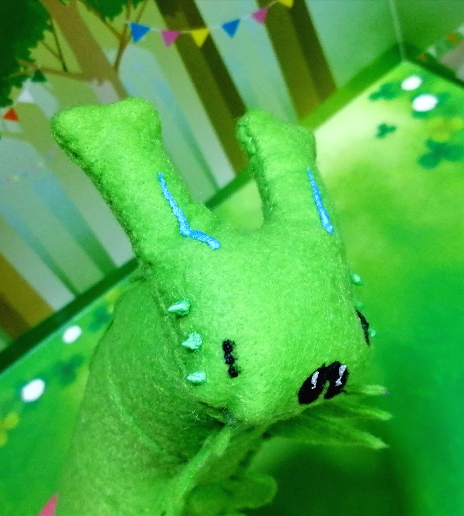 オオムラサキの幼虫ぬいぐるみ【送料込】 イモムシ いもむし