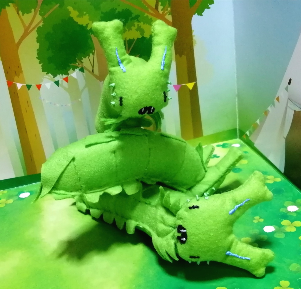 オオムラサキの幼虫ぬいぐるみ【送料込】 イモムシ いもむし