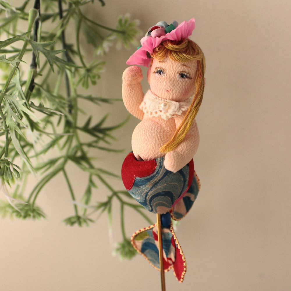 金魚人魚「流水に華」古布ちりめん貼り・創作人形