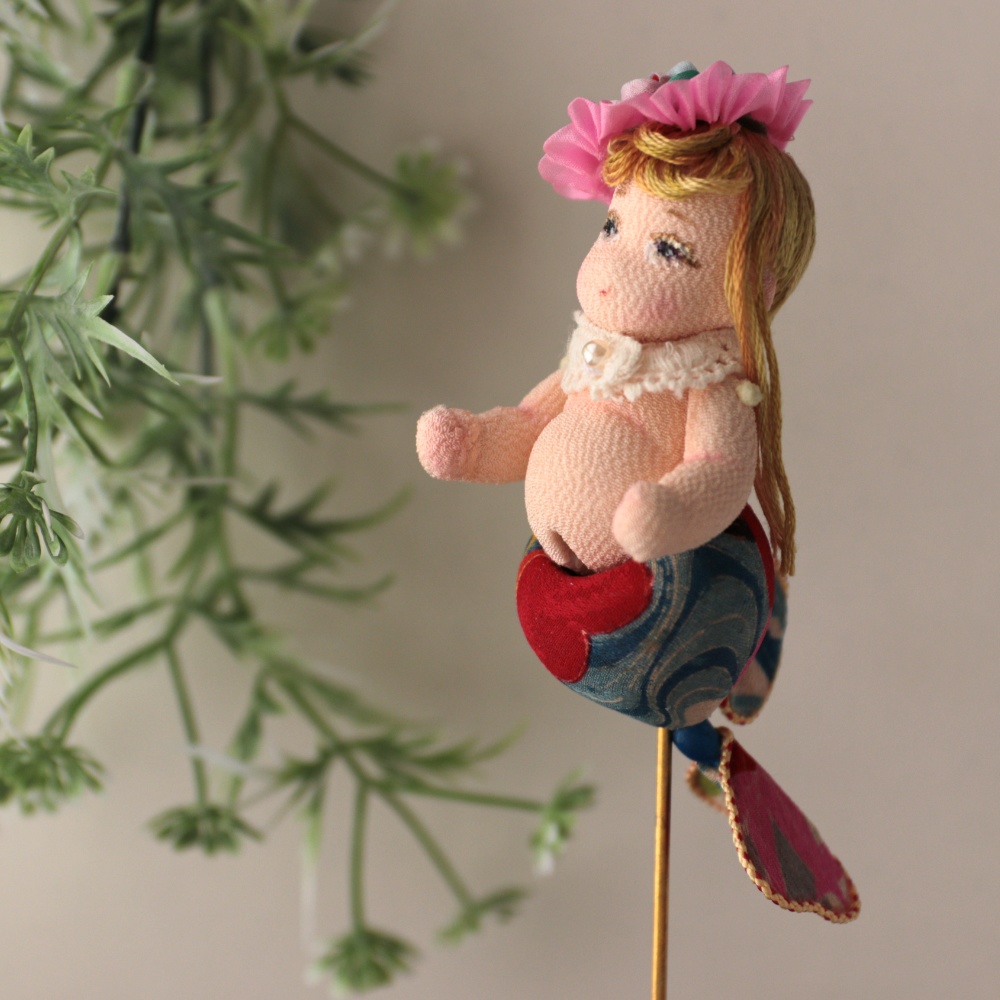 金魚人魚「流水に華」古布ちりめん貼り・創作人形