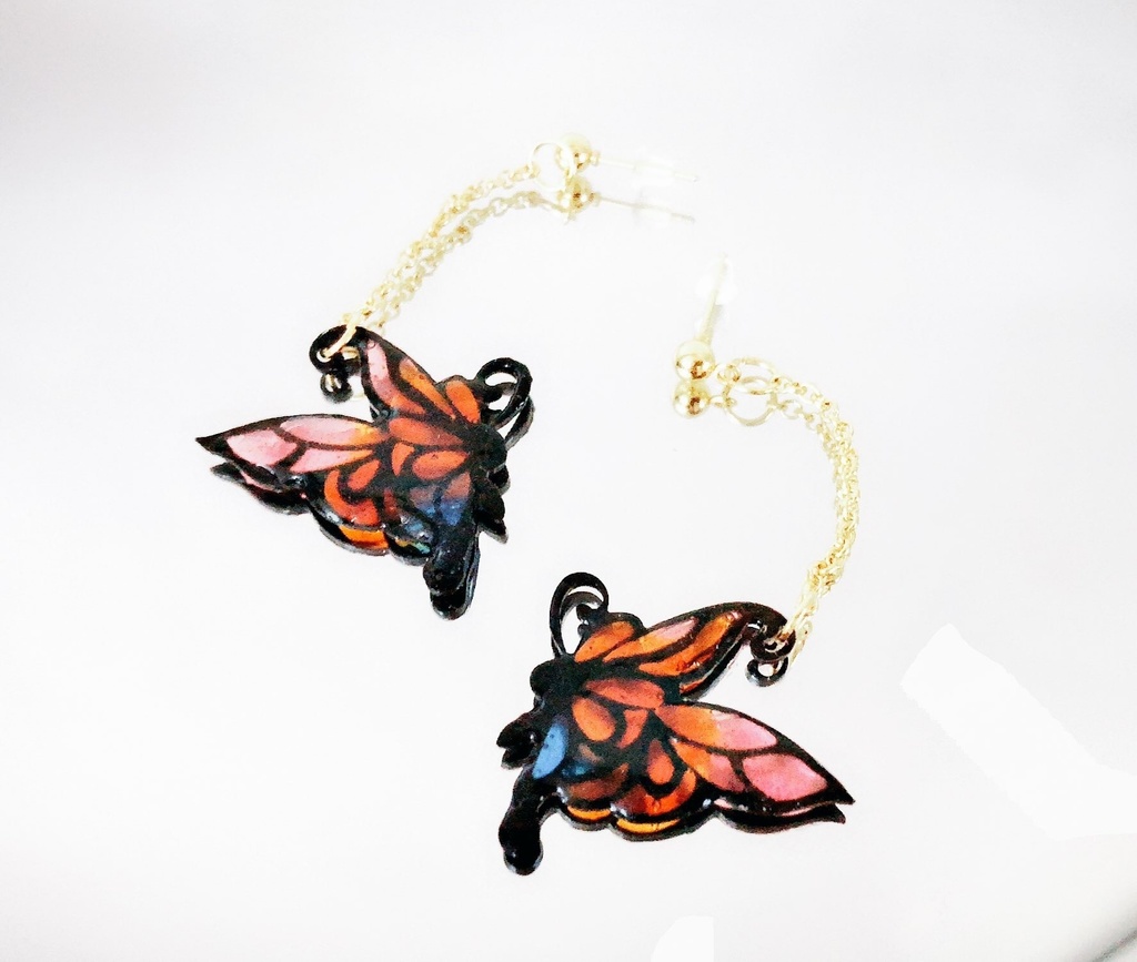 蝶の髪飾りモチーフ イヤリング