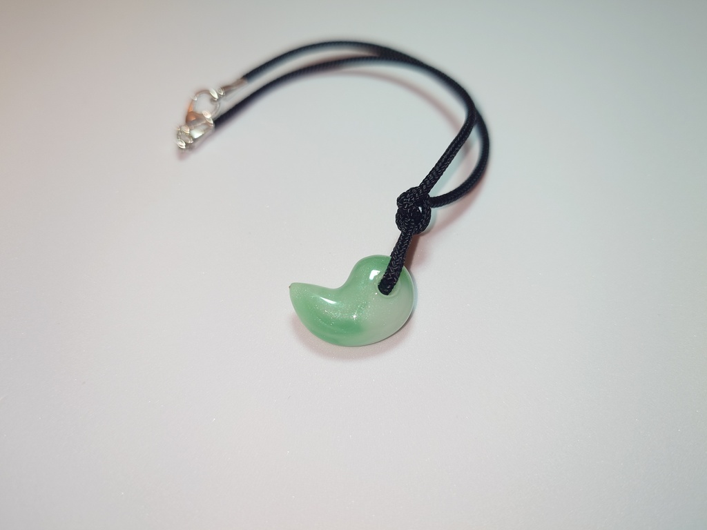 勾玉（翡翠風）