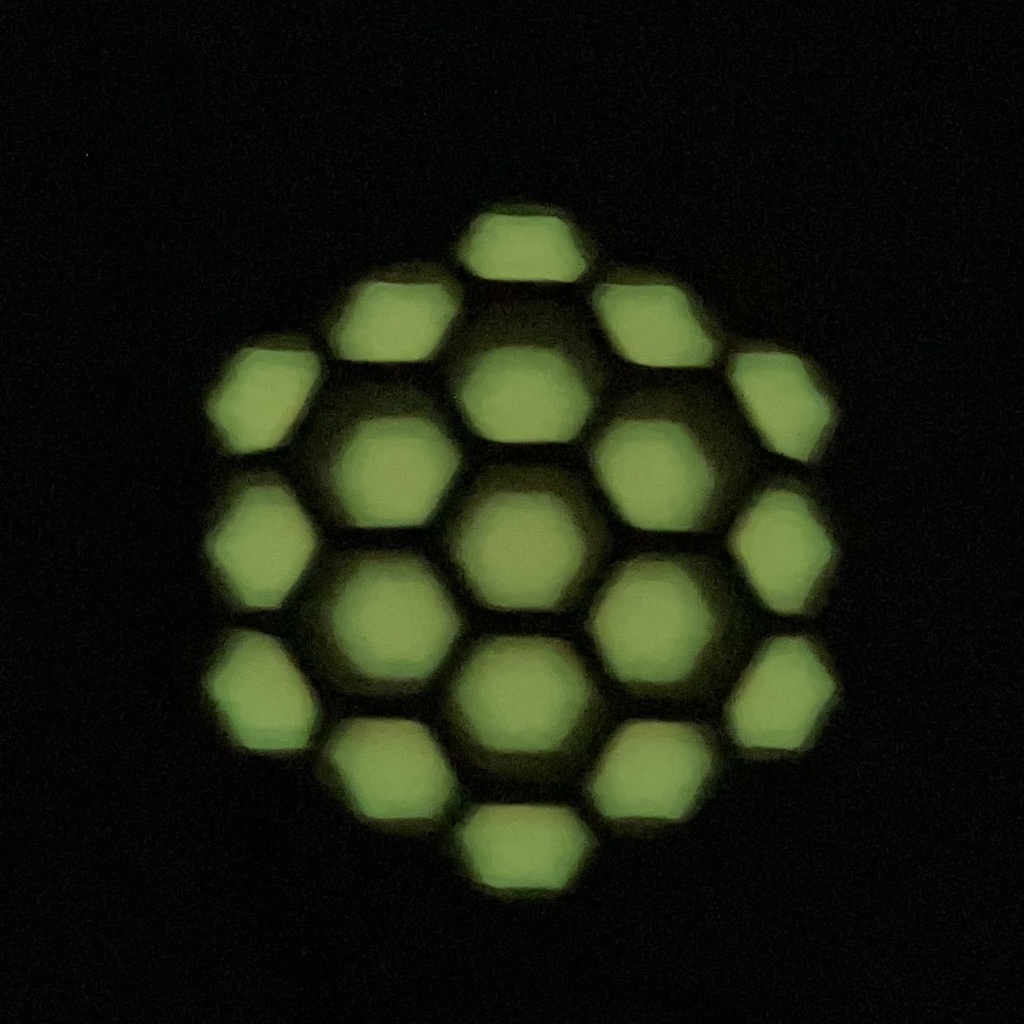 ハチの巣マグネット