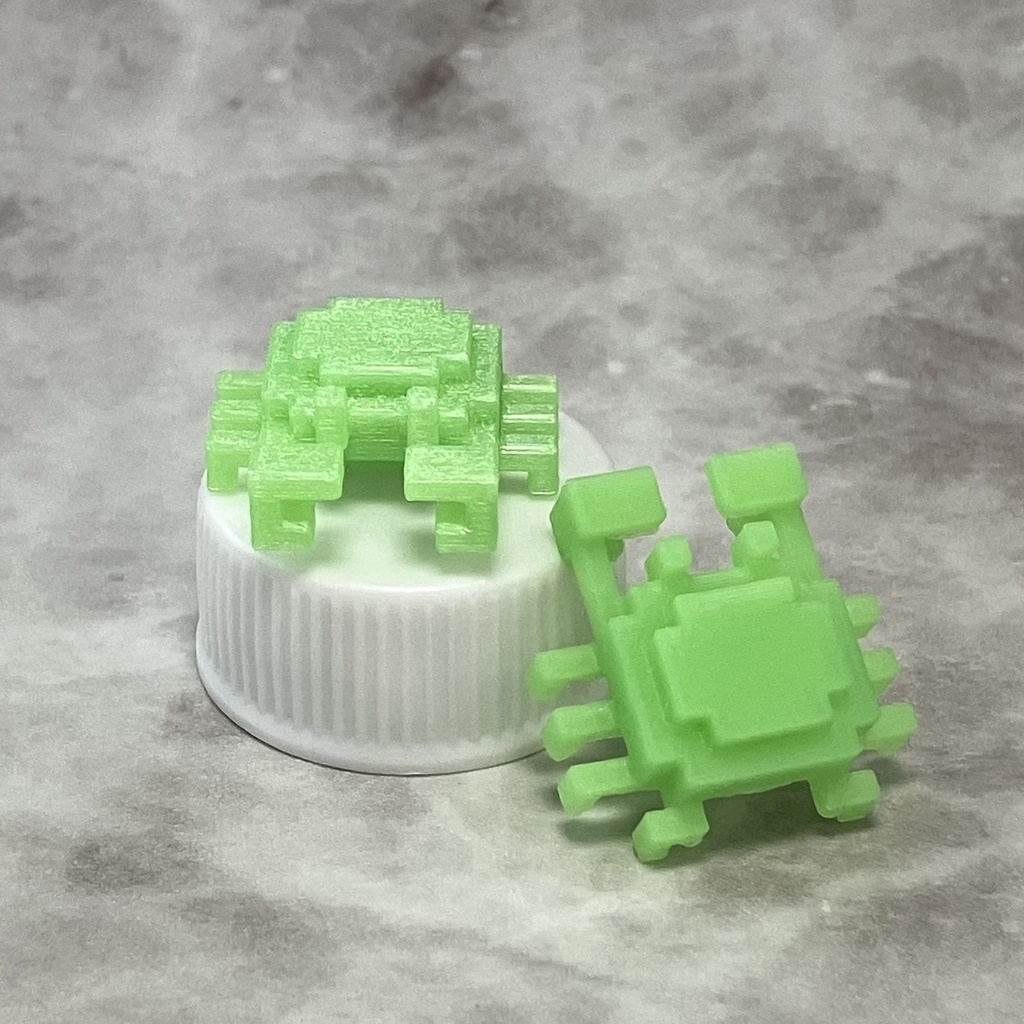 【蓄光】小さな3Dドットのカニさんフィギュア(ソーダカラー)