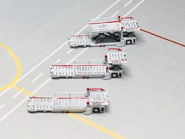 1/400 GSEシリーズ No.1 ハイリフトローダーセット(塗装済み完成品)Cargo Loader Set(Painted finished product kit)