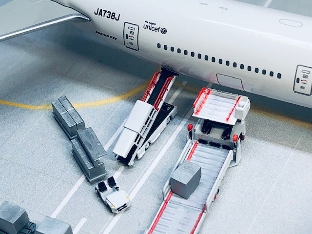 1/400 GSEシリーズ No.3 ベルトローダーセット(塗装済み完成品)Belt Loader Set(Painted finished product kit)