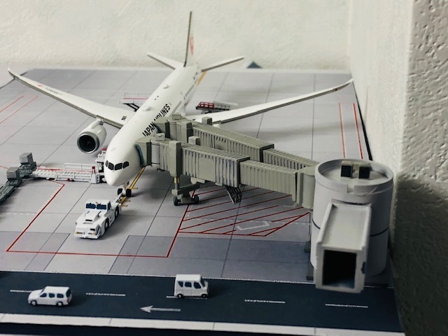 1/400 空港情景シリーズ1 羽田空港第1ターミナルPBB接続塔（塗装済み完成品）（ジェミニジェット、JCWINGS対応版） - やなか ...