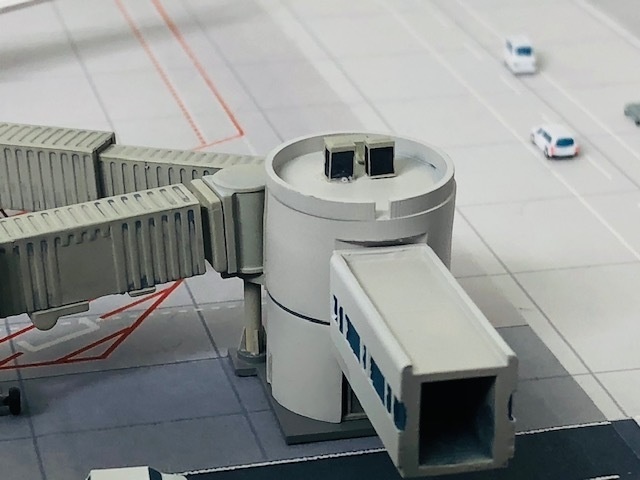 1/400 空港情景シリーズ1 羽田空港第1ターミナルPBB接続塔Ver.2(塗装済み完成品)(ジェミニジェット、JCWINGS対応版)