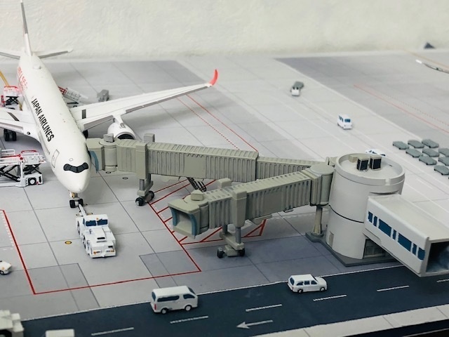 1/400 空港情景シリーズ1 羽田空港第1ターミナルPBB接続塔Ver.2(塗装済み完成品)(ジェミニジェット、JCWINGS対応版)