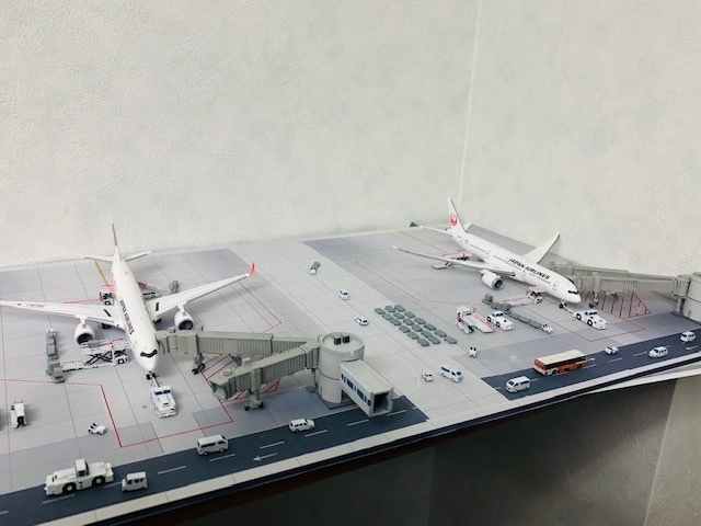 1/400 空港情景シリーズ1 羽田空港第1ターミナルPBB接続塔Ver.2(塗装済み完成品)(ジェミニジェット、JCWINGS対応版)