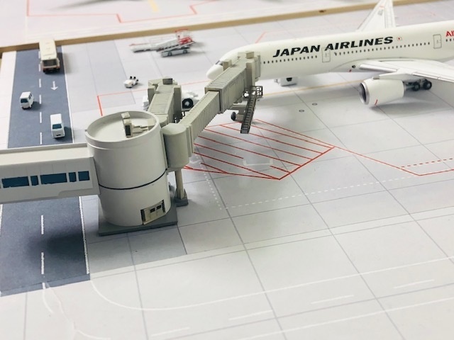 1/400 空港情景シリーズ1 羽田空港第1ターミナルPBB接続塔Ver.2(塗装済み完成品)(ジェミニジェット、JCWINGS対応版)