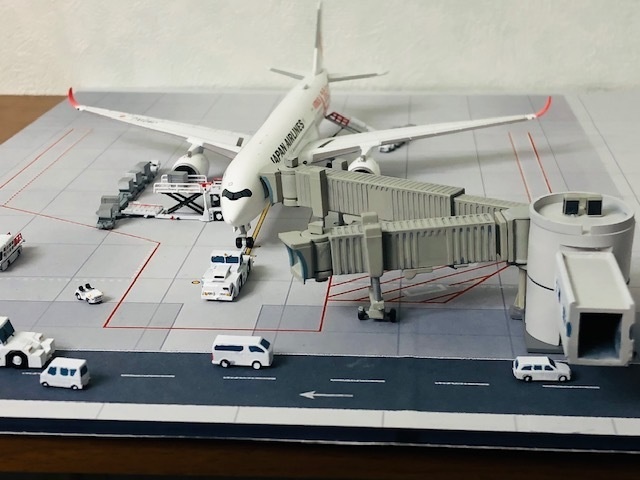 1/400 空港情景シリーズ1 羽田空港第1ターミナルPBB接続塔Ver.2(塗装済み完成品)(ジェミニジェット、JCWINGS対応版)