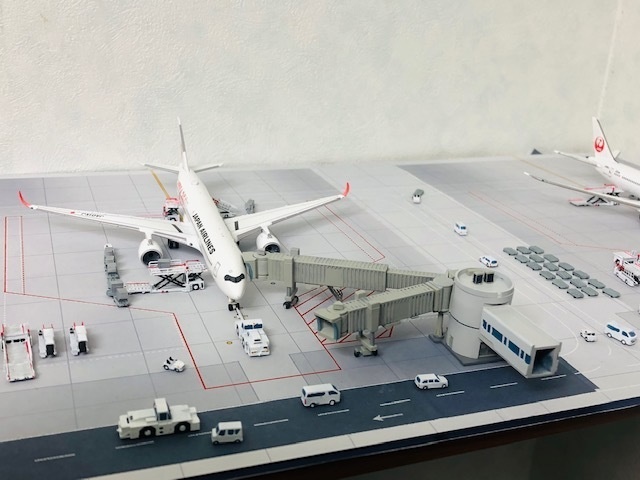 1/400 空港情景シリーズ1 羽田空港第1ターミナルPBB接続塔Ver.2(塗装済み完成品)(ジェミニジェット、JCWINGS対応版)