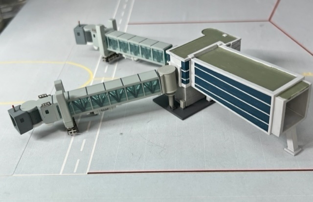 1/400 空港情景シリーズ2 羽田空港第2ターミナル固定橋Ver.2(塗装済み完成品)(ジェミニジェット、JCWINGS対応版)
