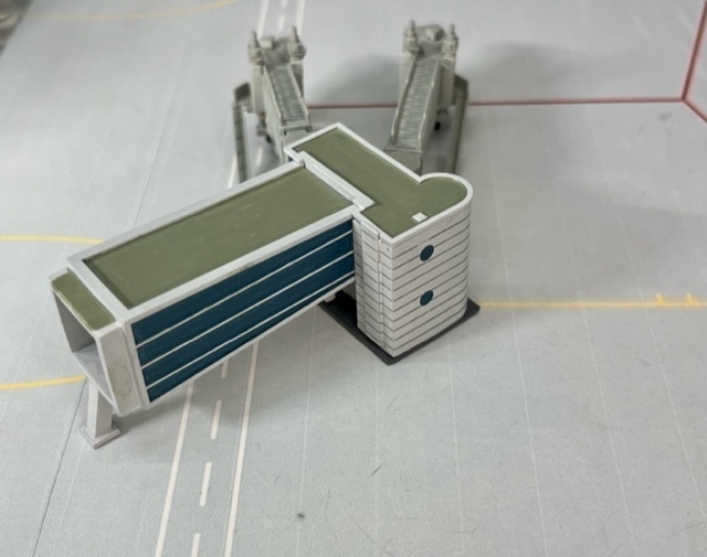 1/400 空港情景シリーズ2 羽田空港第2ターミナル固定橋Ver.2(塗装済み完成品)(ジェミニジェット、JCWINGS対応版)