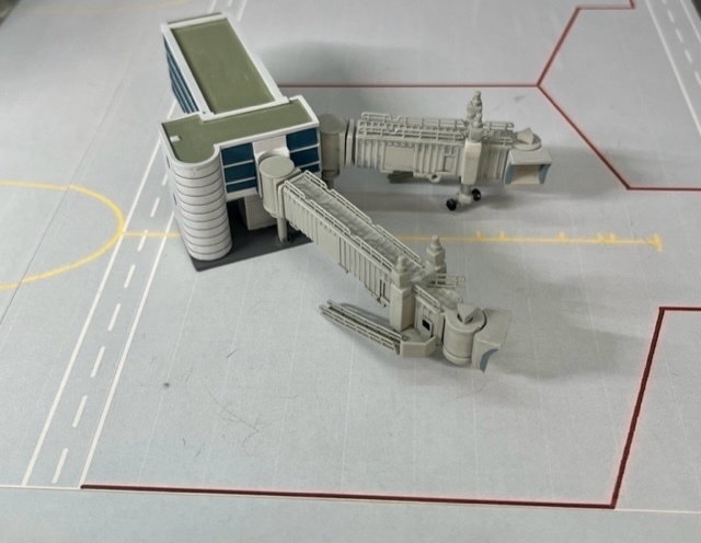 1/400 空港情景シリーズ2 羽田空港第2ターミナル固定橋Ver.2(塗装済み完成品)(ジェミニジェット、JCWINGS対応版)