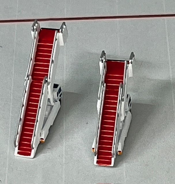 1/400 GSEシリーズ No.21 VIP用パッセンジャーステップセット(塗装済み完成品)