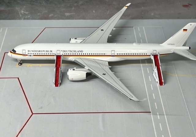 1/400 GSEシリーズ No.21 VIP用パッセンジャーステップセット(塗装済み完成品)