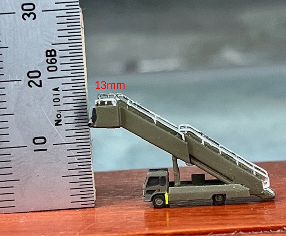 1/400 GSEシリーズ No.21 自衛隊用パッセンジャーステップセット(塗装済み完成品)