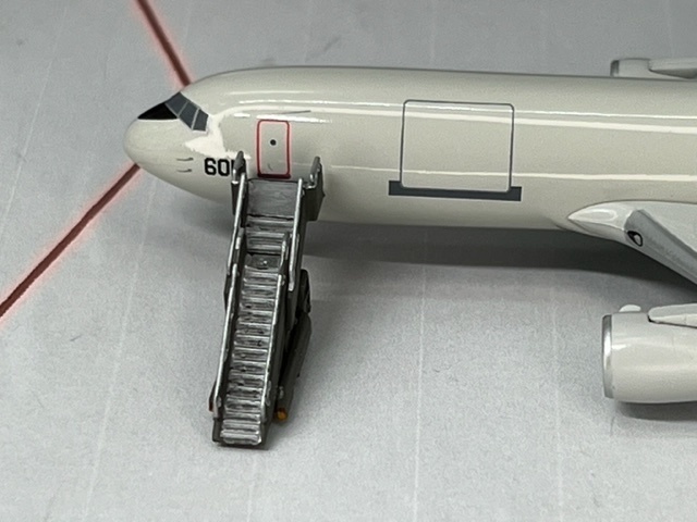 1/400 GSEシリーズ No.21 自衛隊用パッセンジャーステップセット(塗装済み完成品)