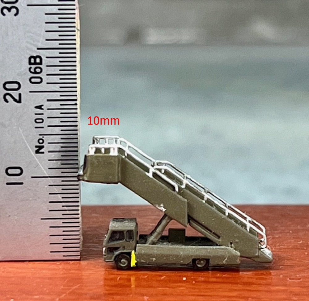 1/400 GSEシリーズ No.21 自衛隊用パッセンジャーステップセット(塗装済み完成品)