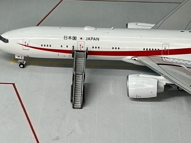 1/400 GSEシリーズ No.21 自衛隊用パッセンジャーステップセット(塗装済み完成品)
