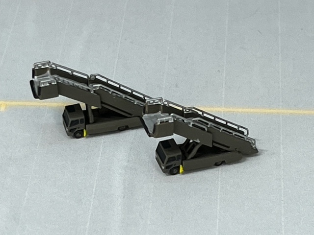 1/400 GSEシリーズ No.21 自衛隊用パッセンジャーステップセット(塗装済み完成品)