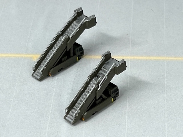 1/400 GSEシリーズ No.21 自衛隊用パッセンジャーステップセット(塗装済み完成品)