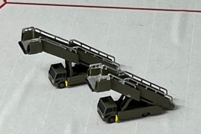 1/400 GSEシリーズ No.21 自衛隊用パッセンジャーステップセット(塗装済み完成品)