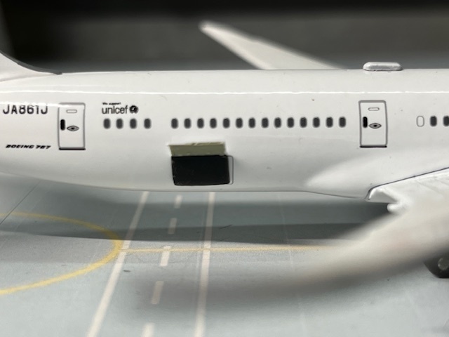 1/400 空港情景シリーズ8 A350&B787 カーゴドアセット