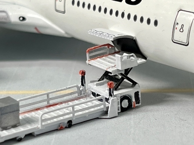 1/400 空港情景シリーズ8 A350&B787 カーゴドアセット