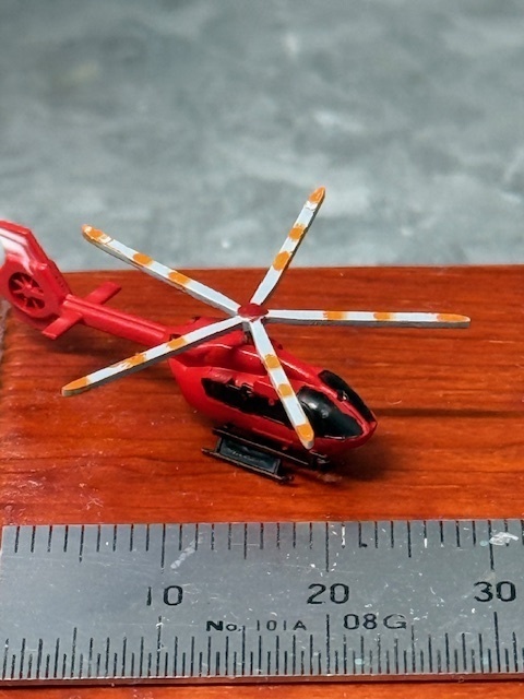 1/400 航空機シリーズNo.2B BK117 D3  消防ヘリ仕様