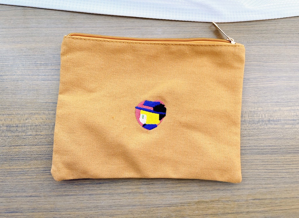 LoveHunt記念刺繍ポーチ