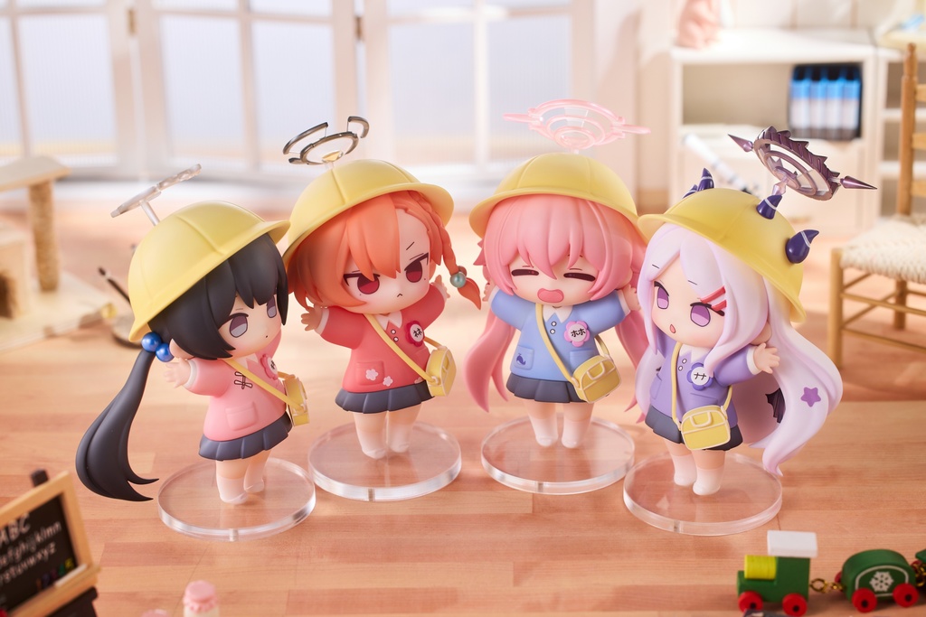 【受注生産】ブルーアーカイブ 空崎 ヒナ&小鳥遊 ホシノ&竜華 キサキ&美甘 ネル -SD幼稚園ver