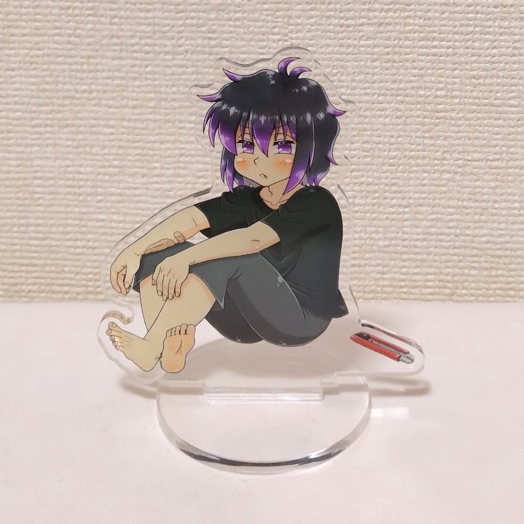 メンヘラな男の子「雨音心夜(あまねここや)」アクリルフィギュア2