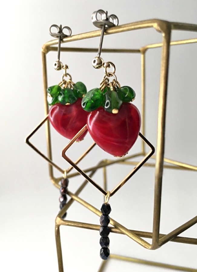 苺ピアス / イヤリング A