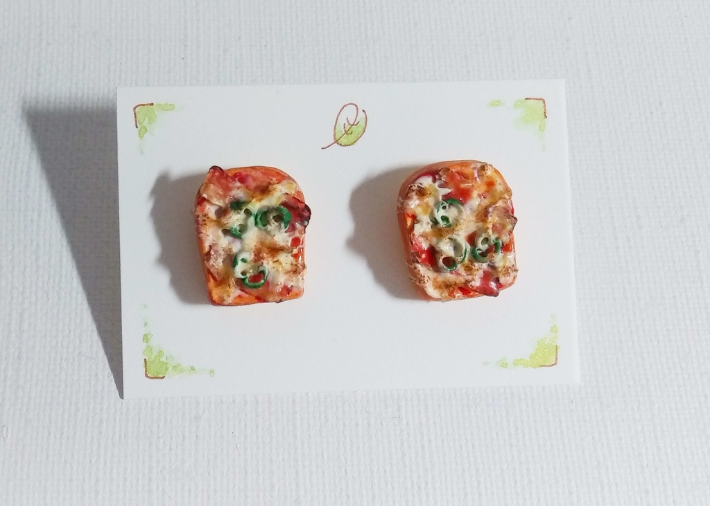 ピザトーストピアス