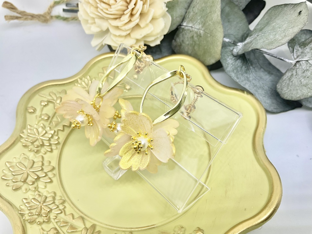 (金箔風スプレーで華やか)大振り花の耳飾り