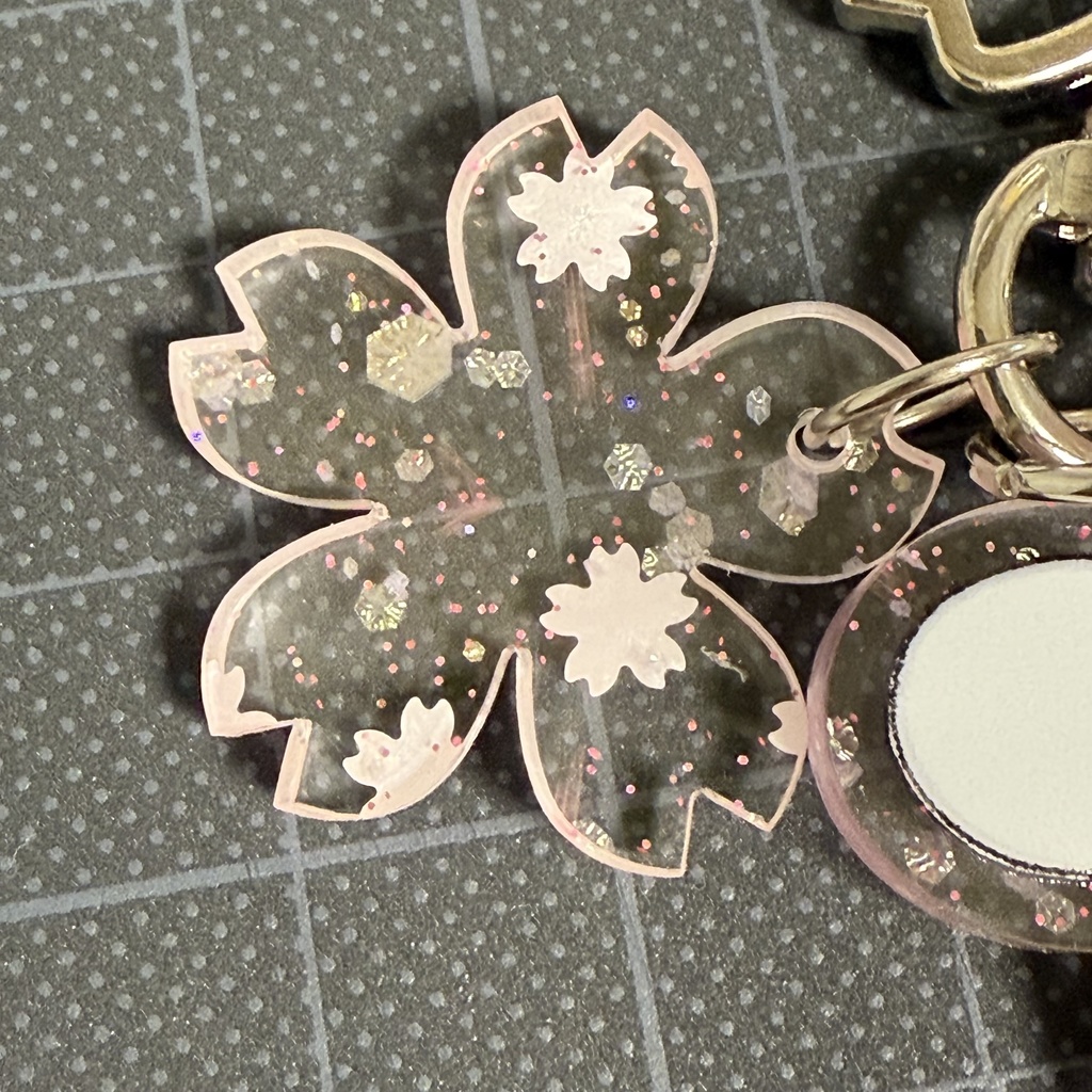 【在庫分】春私服桜ぷちシロカキラキラアクキー【2025桜エディショングッズ】