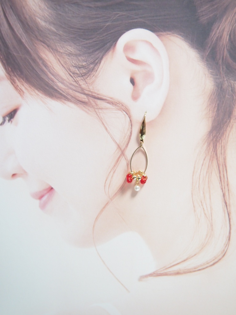 「小さな果実」ピアス