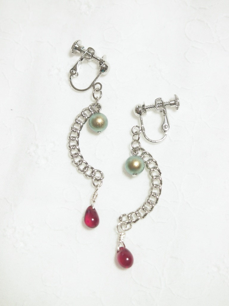 つなぐ手　イヤリング