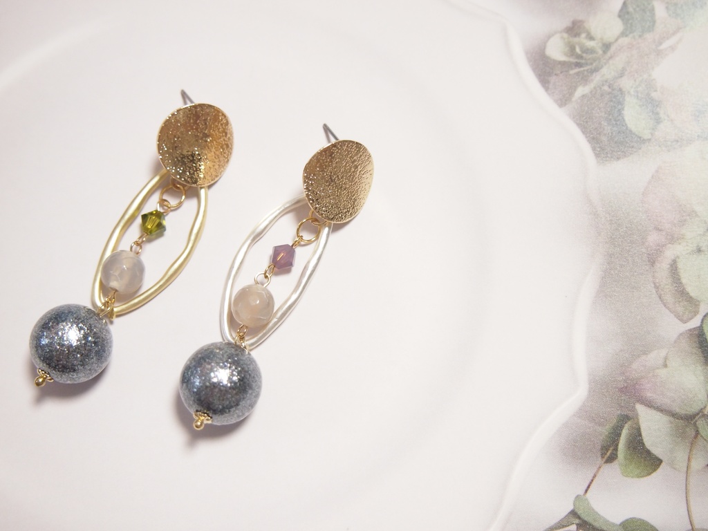 孤月　ピアス＆イヤリング