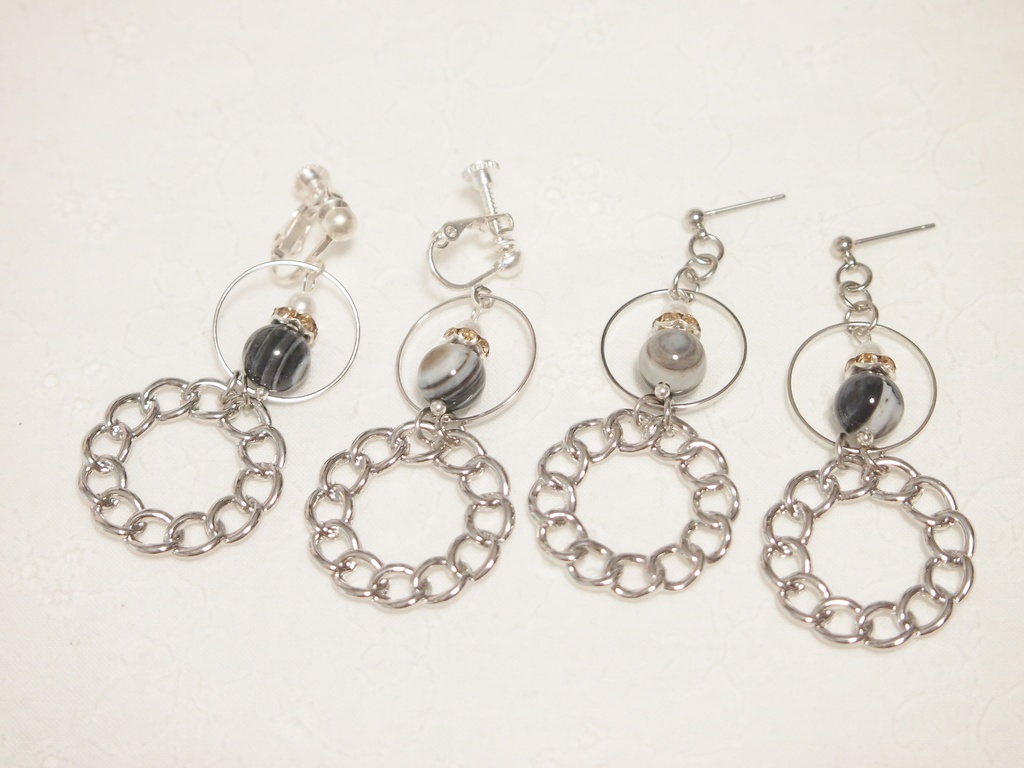 冷えた瞳　ピアス＆イヤリング