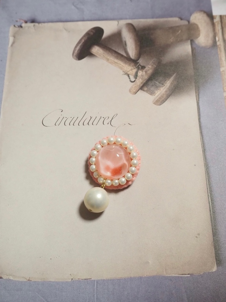 なでしこ　ブローチ