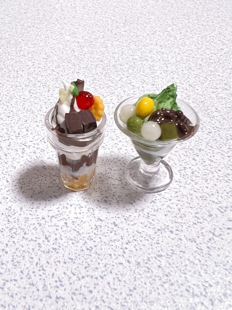 ガトーショコラパフェと白玉小倉抹茶パフェ