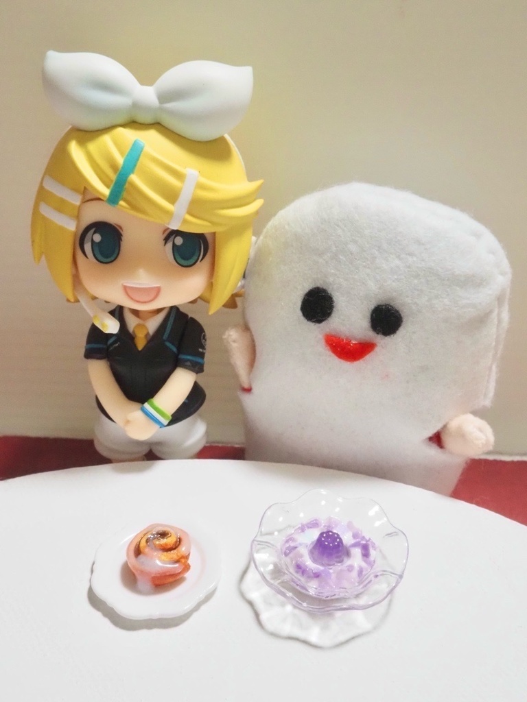 ロールパンランチとシナモンロール