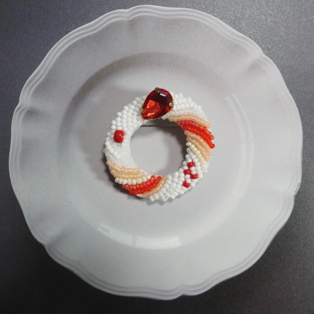 いちごのショートケーキ　ブローチ