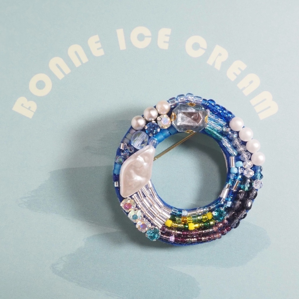 兄弟子　ブローチ